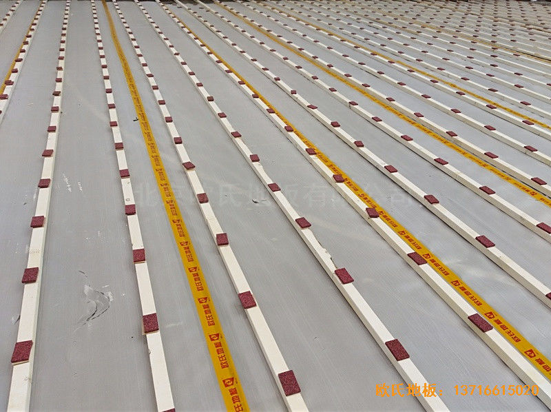 山東淄博工業(yè)職業(yè)學(xué)院籃球館運動地板施工案例2