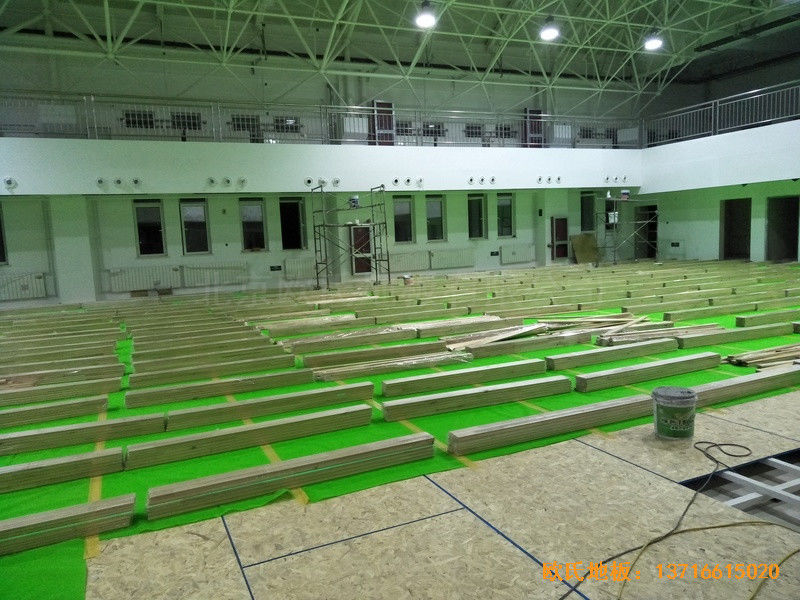 天津一號路四十八中籃球館運(yùn)動木地板施工案例2