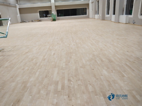 專業(yè)運(yùn)動(dòng)實(shí)木地板2