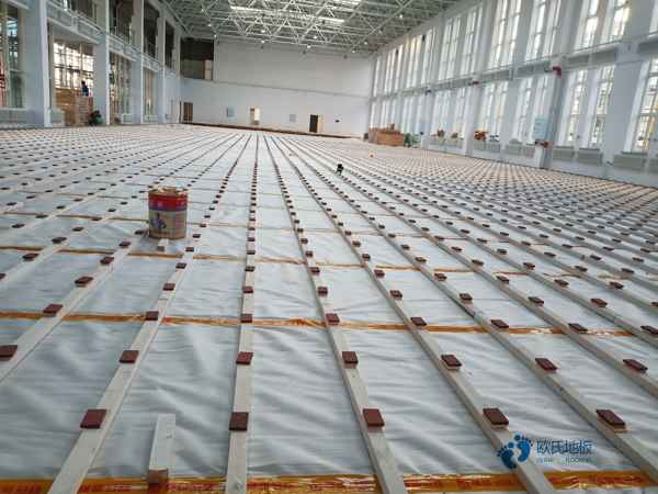 國標(biāo)運(yùn)動(dòng)籃球木地板價(jià)格表