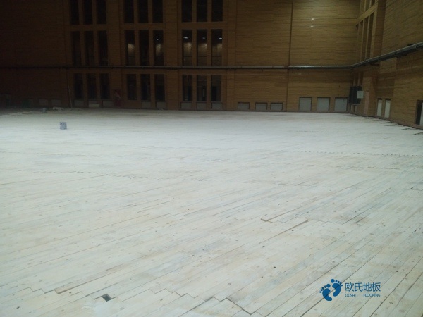 國標(biāo)運(yùn)動籃球木地板報價表