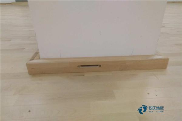 國標(biāo)運(yùn)動籃球木地板報價表