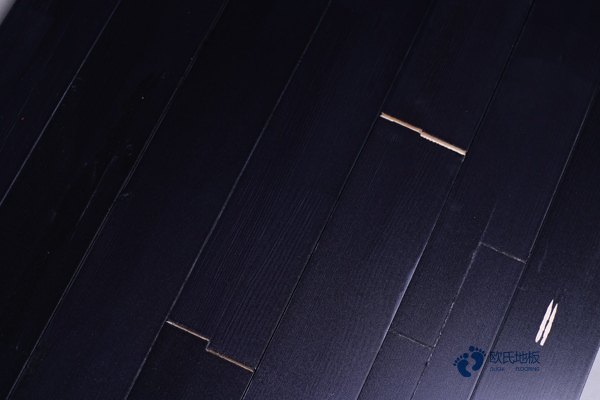 籃球場(chǎng)實(shí)木地板施工3