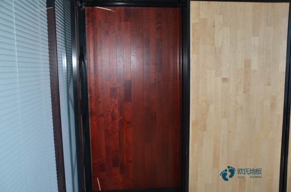 雙龍骨運(yùn)動(dòng)實(shí)木地板3