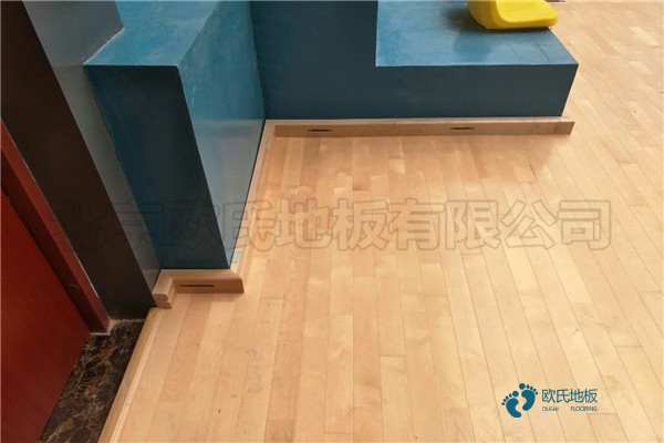 學校籃球木地板減震技術(shù)1