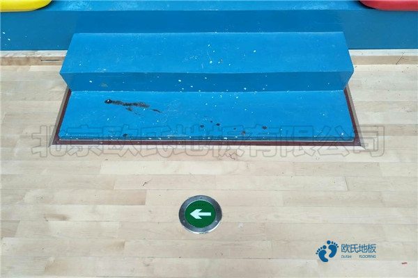 學校籃球木地板減震技術(shù)2