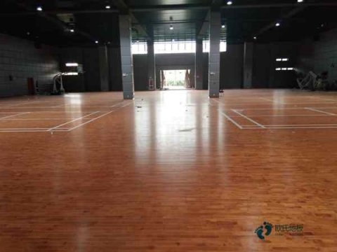 柞木運(yùn)動籃球木地板造價